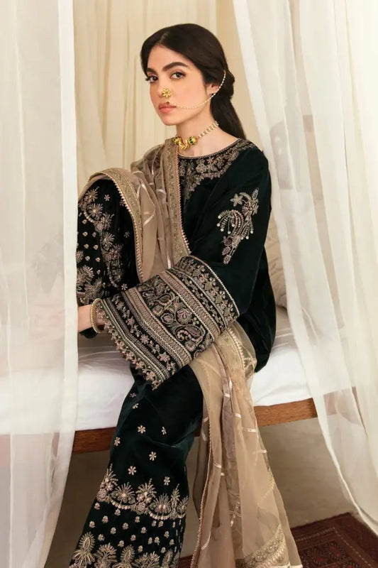 KY958-3PCs Embroidered Velvet Dress With Embroidered Organza Dupatta